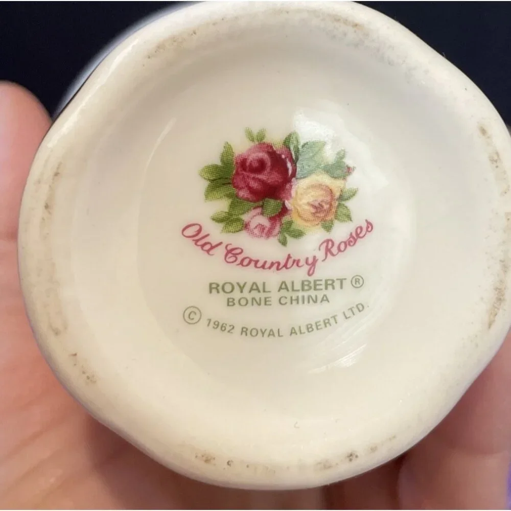 Royal Albert Bone China Old Country‎ Roses 7.5 Inches Bud Vase England 1962